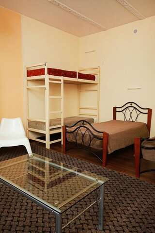 Отели типа «постель и завтрак» Sleep in BnB Вильнюс Семейный номер с душем-4
