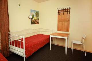 Отели типа «постель и завтрак» Sleep in BnB Вильнюс Двухместный номер с 2 отдельными кроватями и ванной комнатой-1