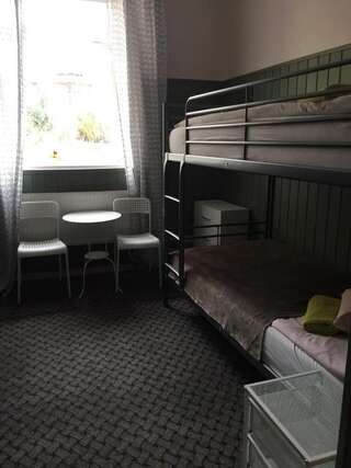 Отели типа «постель и завтрак» Sleep in BnB Вильнюс Четырехместный номер с ванной комнатой-3